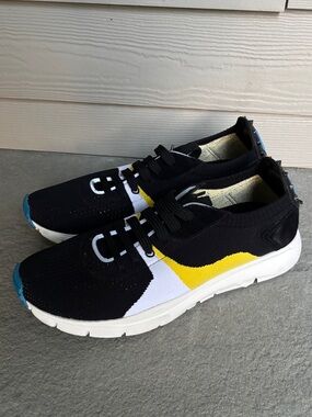 Valentino Garavani Mesh Runners Size 11 US 🔥